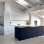 Referenzen 12 ©Feinste-Fotos_Küche_Mikrozement_IMG_4570_Küche_vorher_Melanin